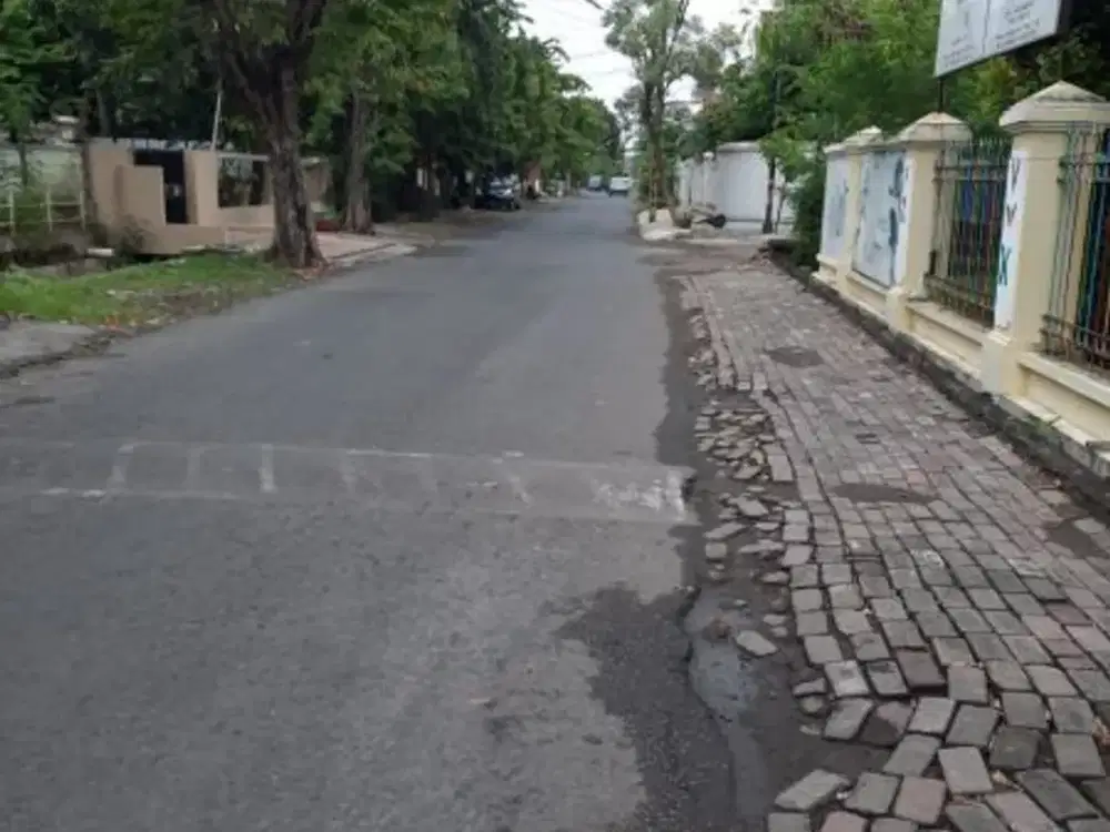 Ukiaw/Xyiwr. RUMAH Ex Sekolah TK Jl Manyar Rejo Posisi hook