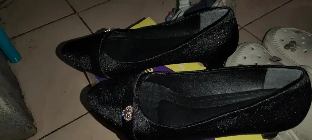 Sepatu kerja pantopel warna hitam