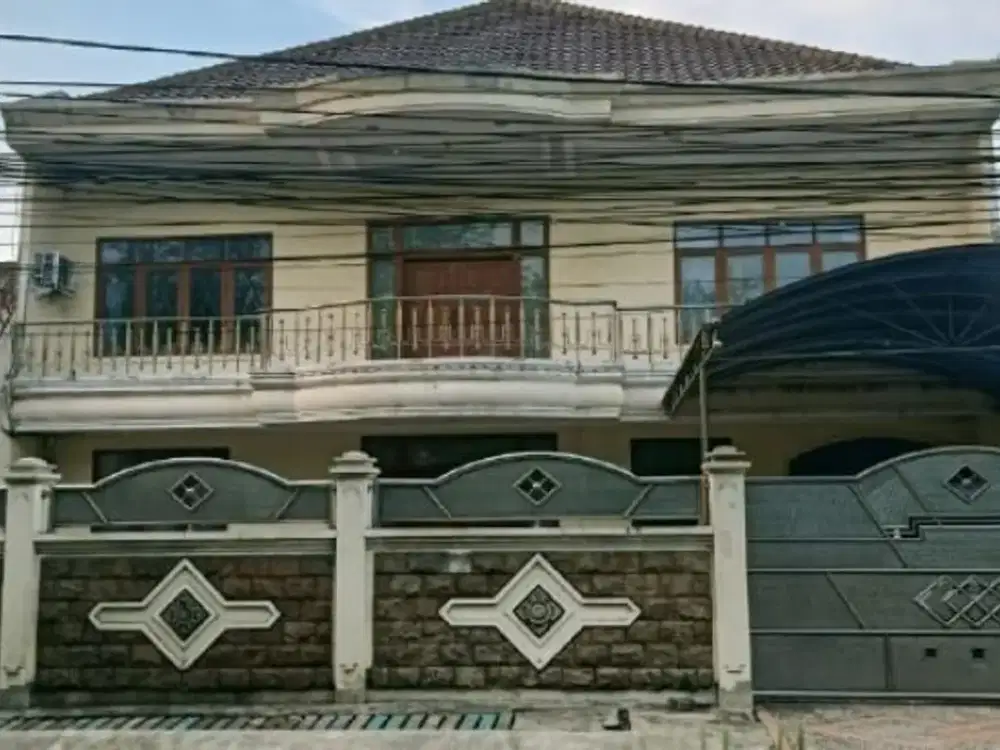 Rumah 2 lantai siap huni Strategis di Sukomanunggal