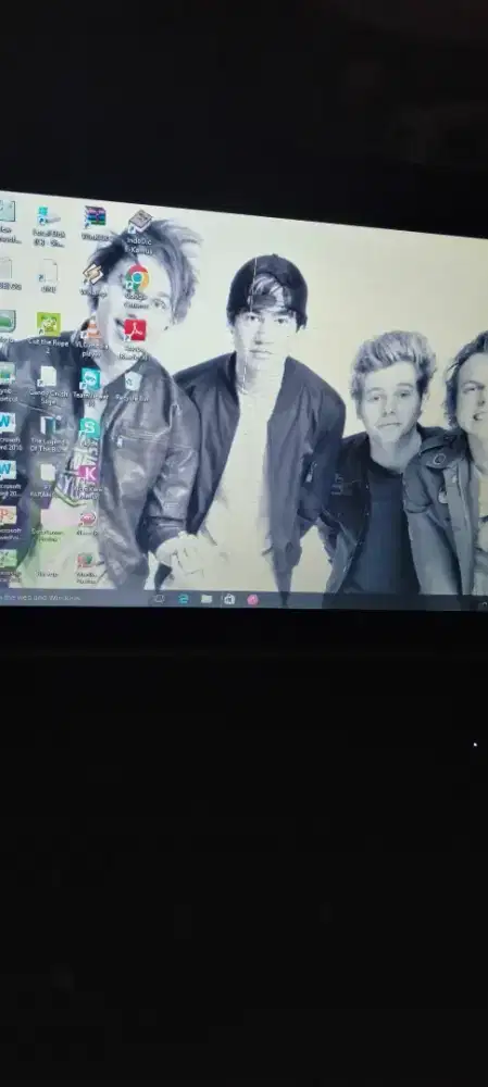 Laptop bekas layar bergaris