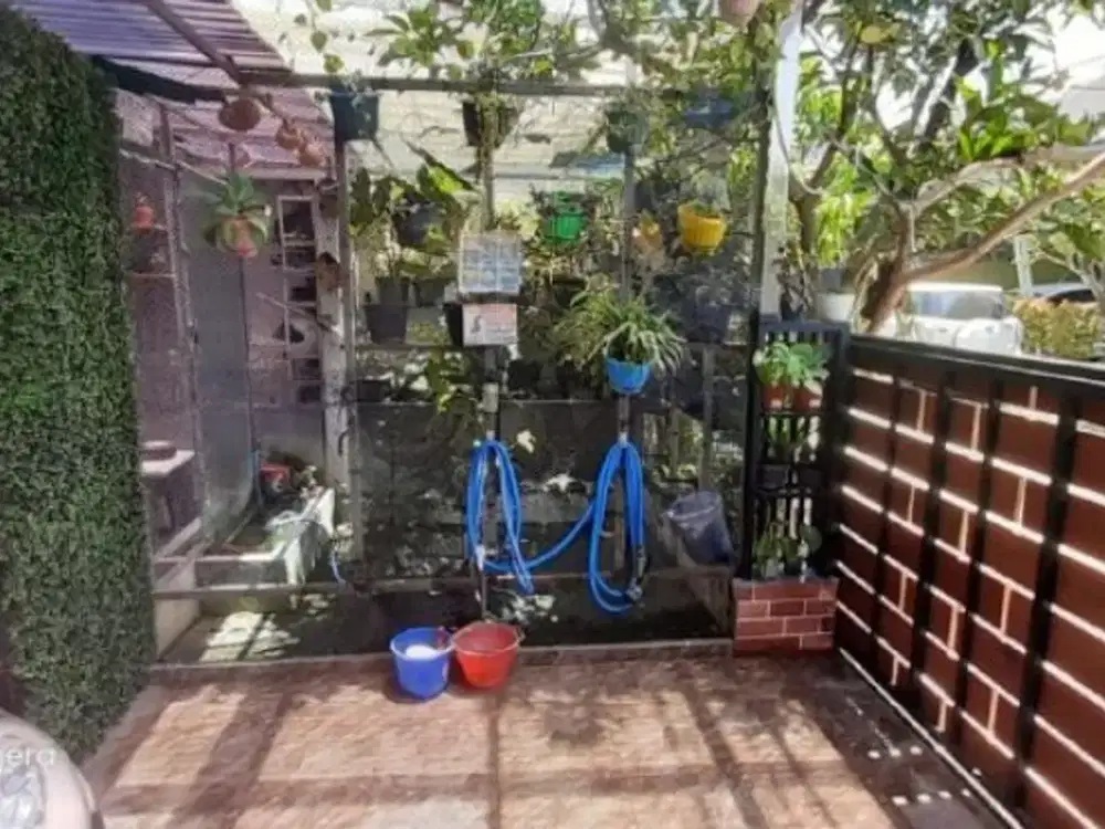 BUTUH CEPAT LAKU Rumah Green Lake, Row jalan 8 meter