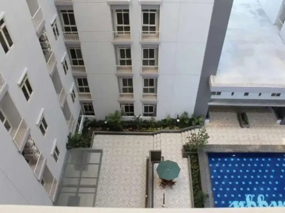 View Pool Apartemen Bale Hinggil, Kosongan
