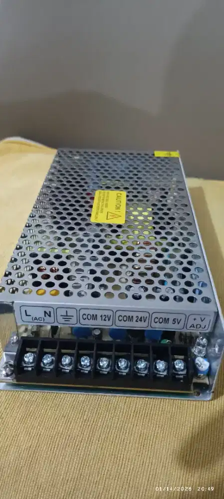 Power suply triple output