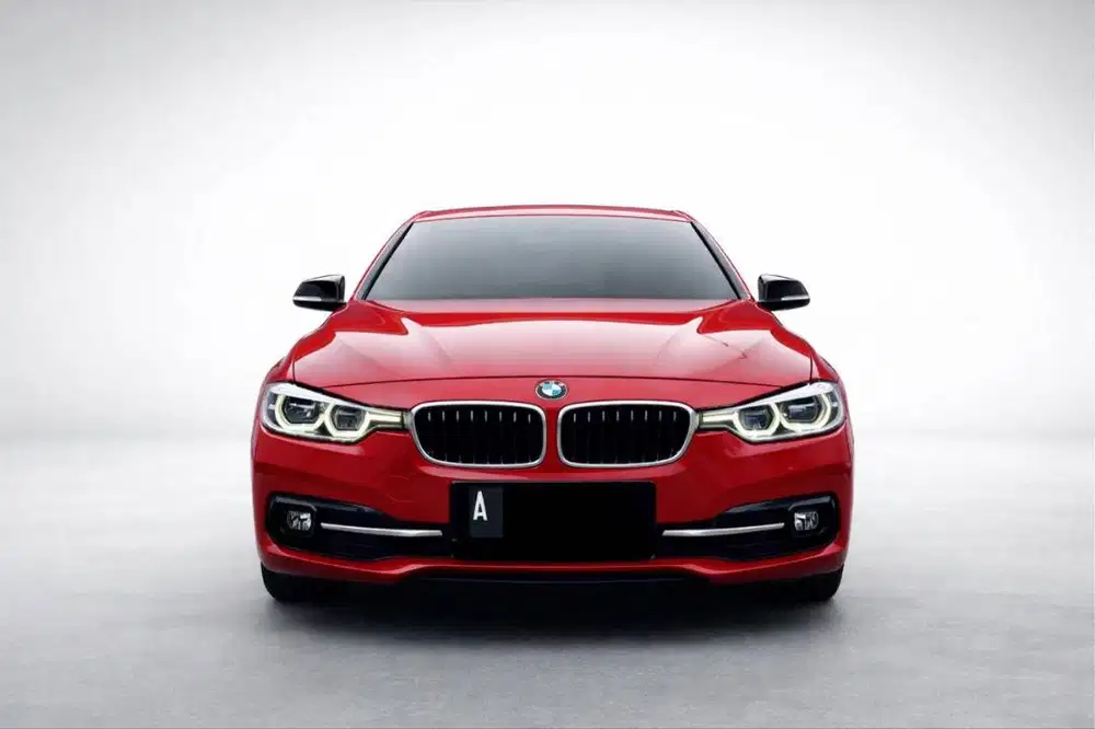 BMW 320i Automatic tahun 2016 dengan tampilan elegan dan sporty.