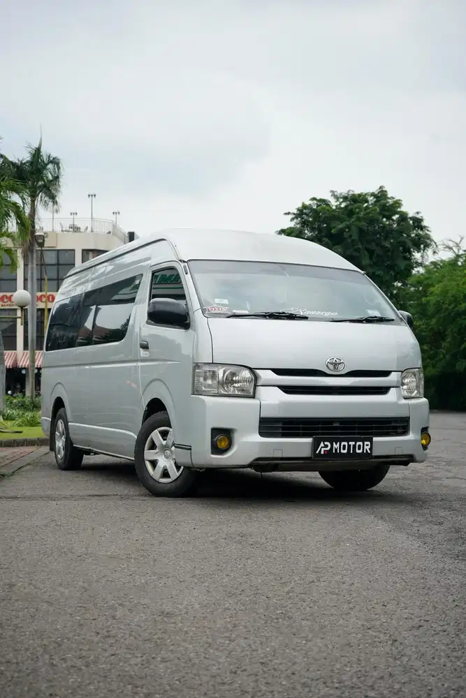Toyota Hi Ace Commuter MT 2019 Silver
