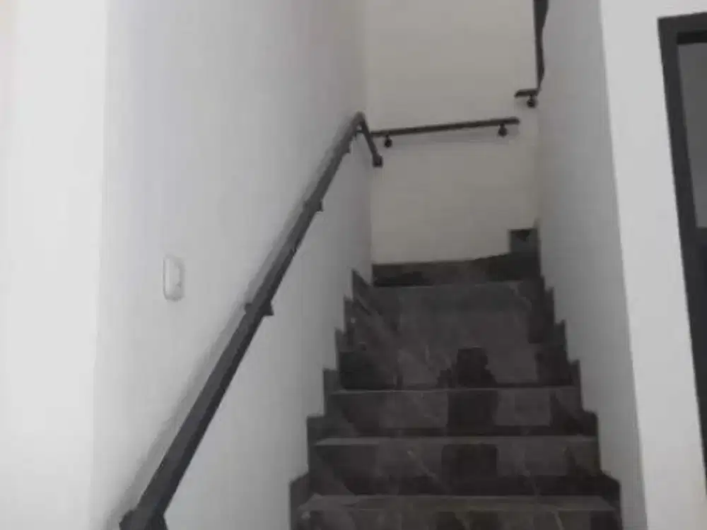 Rumah Pakuwon City Taman Mutiara STRATEGIS, ROW 3 MOBIL