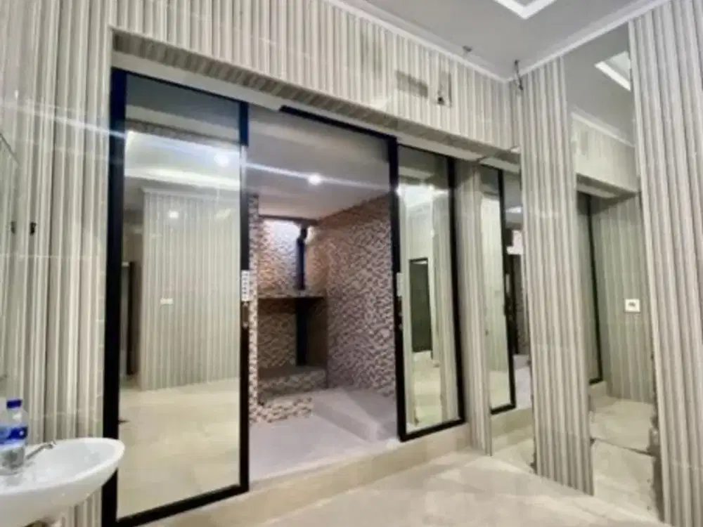 Rumah Bronggalan Hadap timur Full Renovasi, Siap Huni