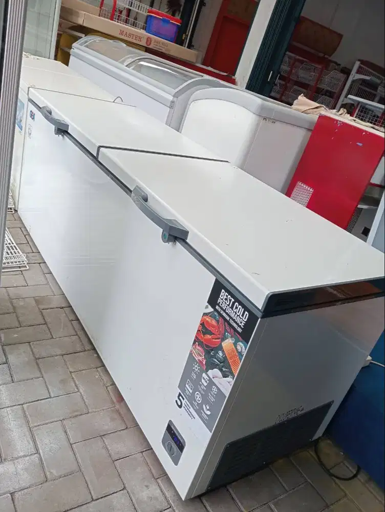Freezer box bekas murah merk GEA kapasitas 750L mesin orisinil normal