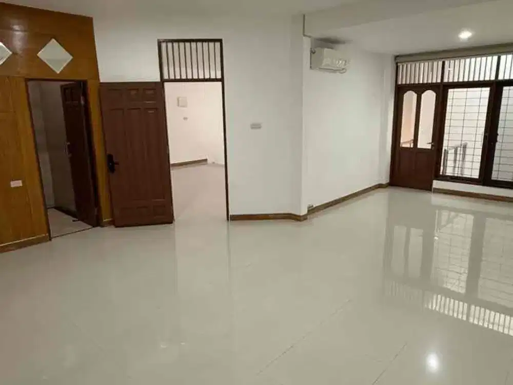 Rumah Sunter Agung ,lebar 12, Row jalan 3 mobil ,sunter