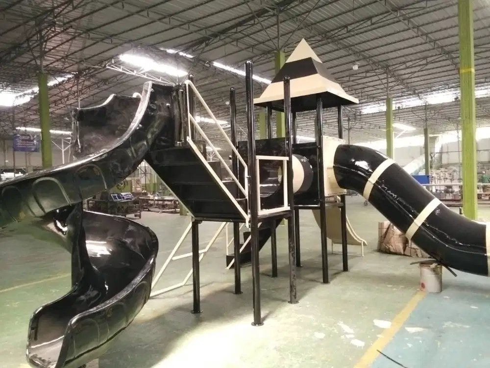 playground outdoor dan waterboom perosotan fiberglass