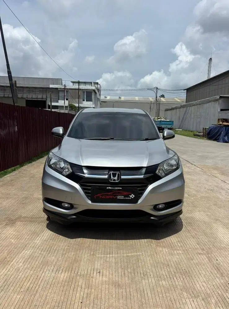 Honda HRV 1.5 E CVT 2017 Automatic ( Silver Metalik )