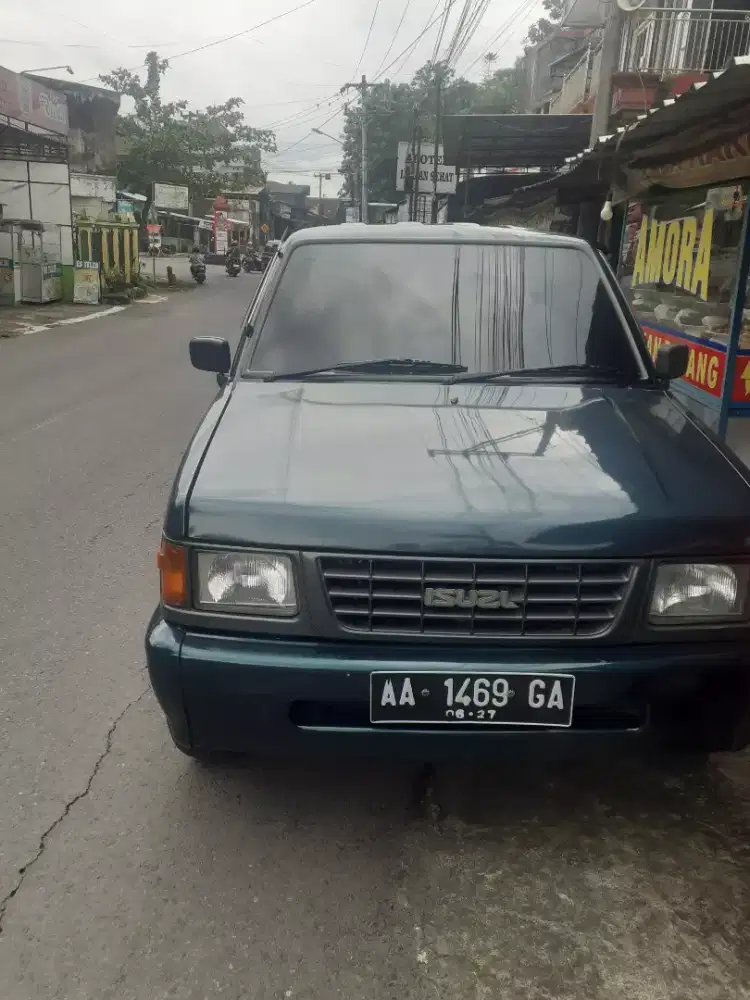 Isuzu panter warna hijau