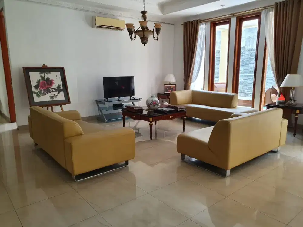 Rumah Tropis Ekslusif ada Swim Pool di Kemang jakarta selatan pr 14736