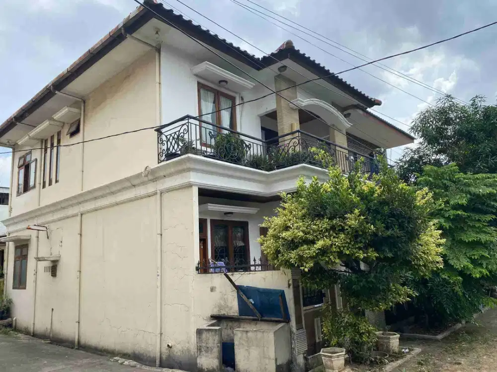 Rumah hook bagus semifurnished LT 190 LB 250 di Rawamangun jakarta timur