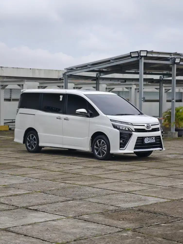 LOW ABIS KM 25RB !! TOYOTA VOXY 2.0 2021 AT MDL 2020/2022