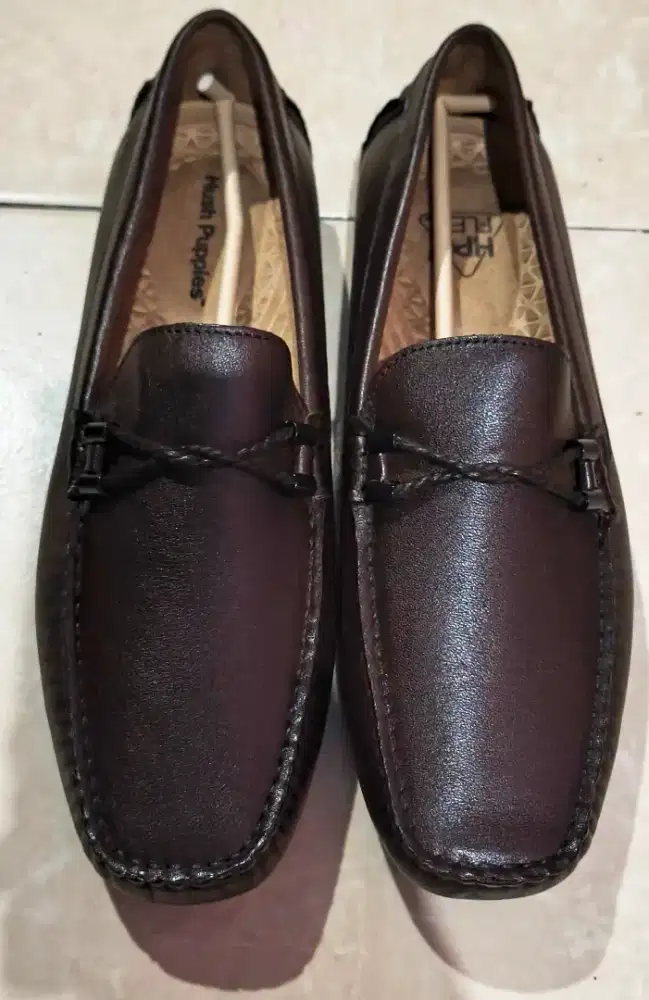 Sepatu slip on  atau  mocasin hushpuppies original