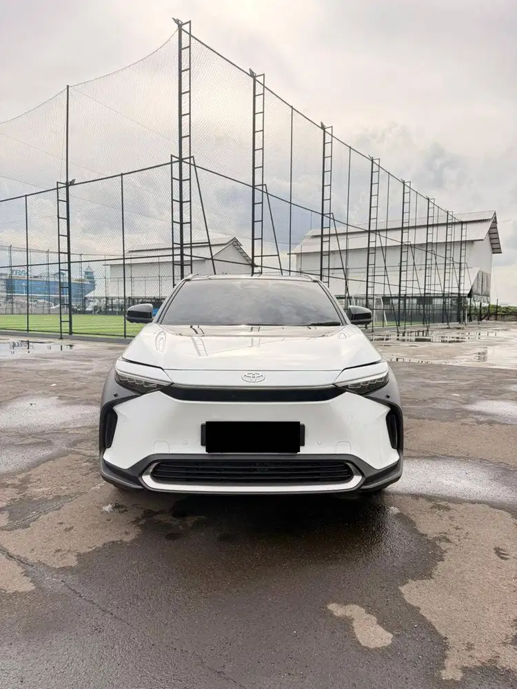 Toyota BZ4X 2025 NIK 2023 White on Black Putih EV Listrik