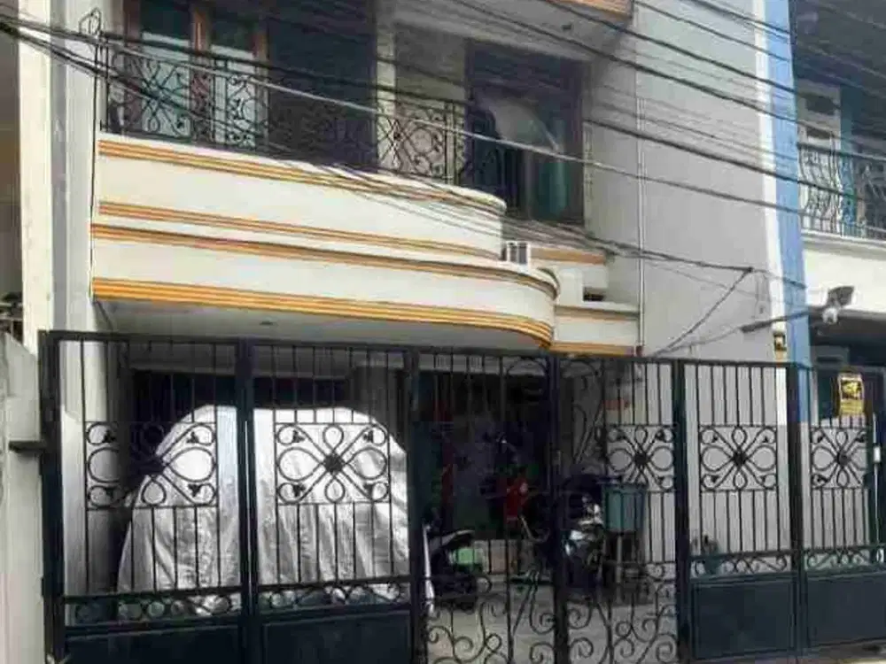 Rumah 2 Lantai di Taman Ratu Kebon Jeruk Jakarta Barat