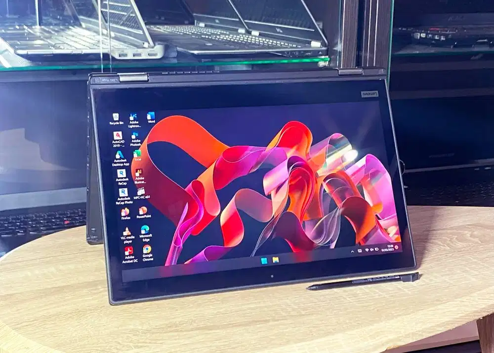 Lenovo Thinkpad Yoga L380 Corei5-8250 8th Touchscreen Flip with Stylus