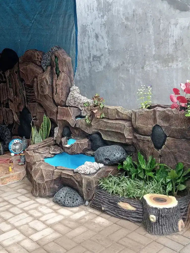 Pembuatan taman kolam dan tebing relif