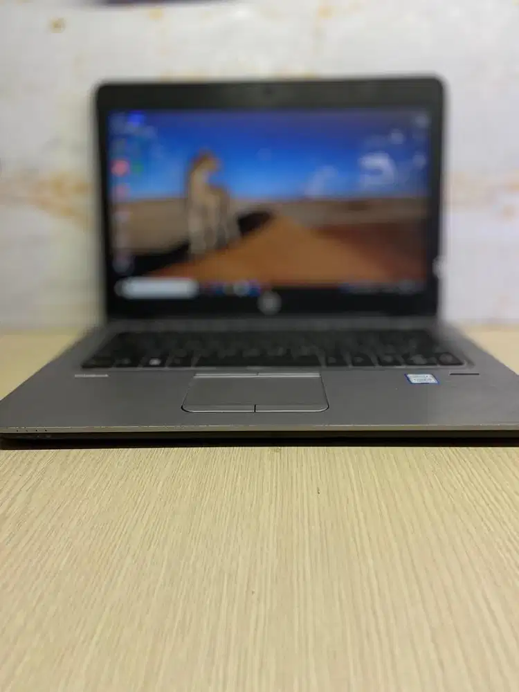 Hp ellitebook 820 G4 i5 7th Ram 8 SSD 128gb