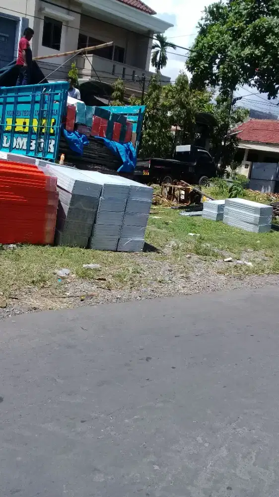 Rak besi siku lubang ramping