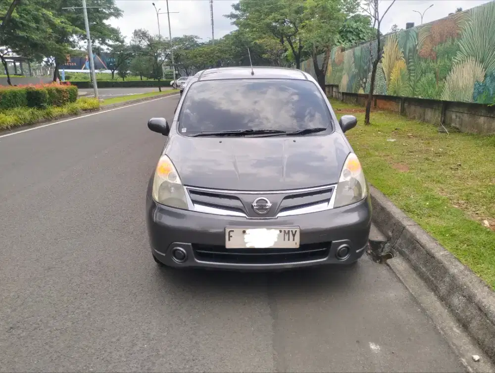 NISSAN GRAND LIVINA SV
Grand Livina SV