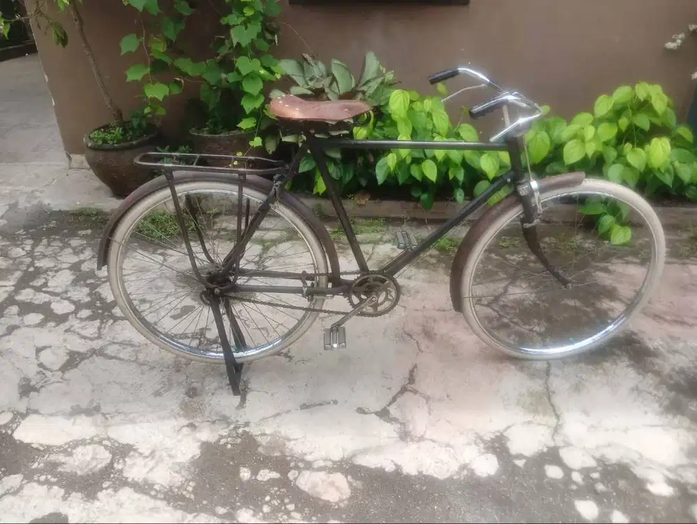 Sepeda ontel kuno antik