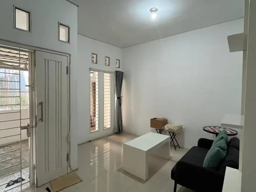 Dijual Rumah Dua Unit Di Jl Saron Bandung Dekat Sekolah Mall dan Perkantoran