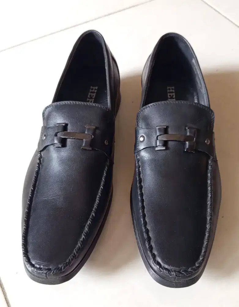 Sepatu pantovel pria dewasa eks butik ukuran 41-42