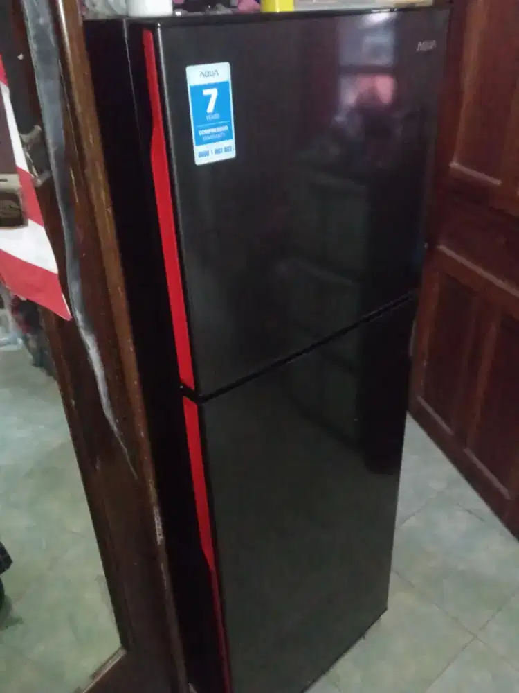 Kulkas Aqua 2 pintu garansi lengkap