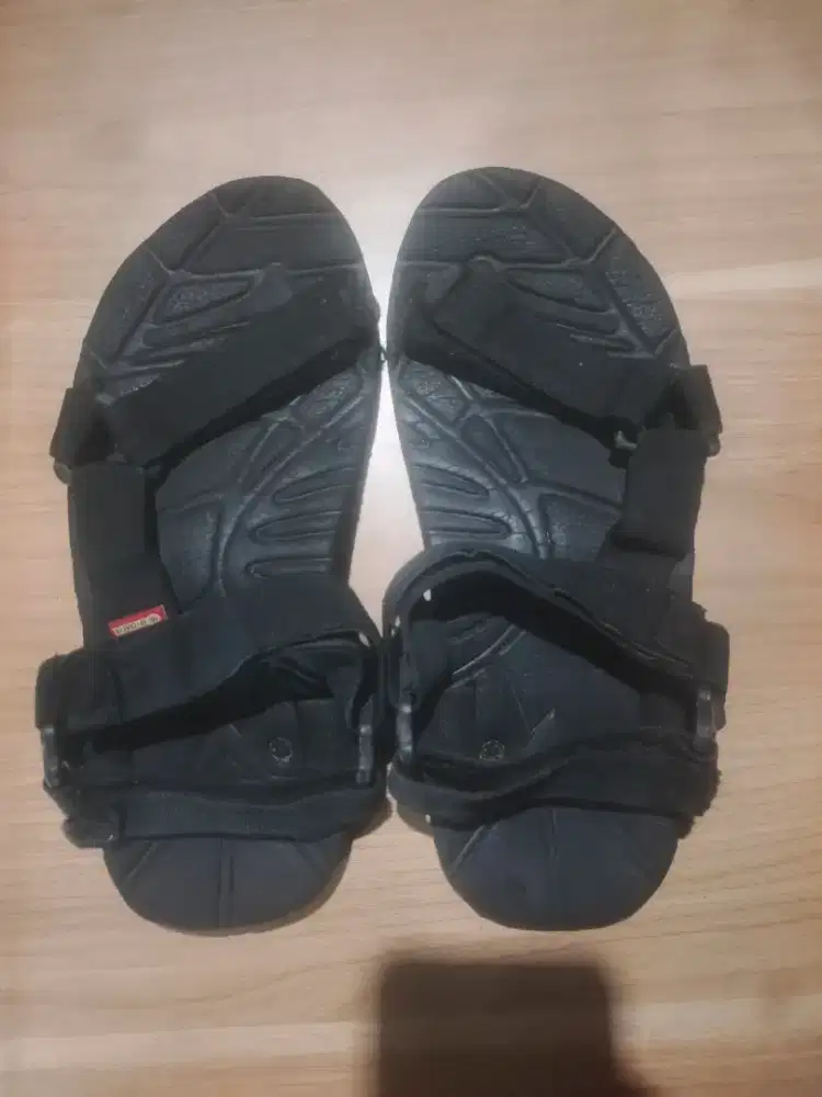 Sandal Gunung & Dompet Kulit EIGER