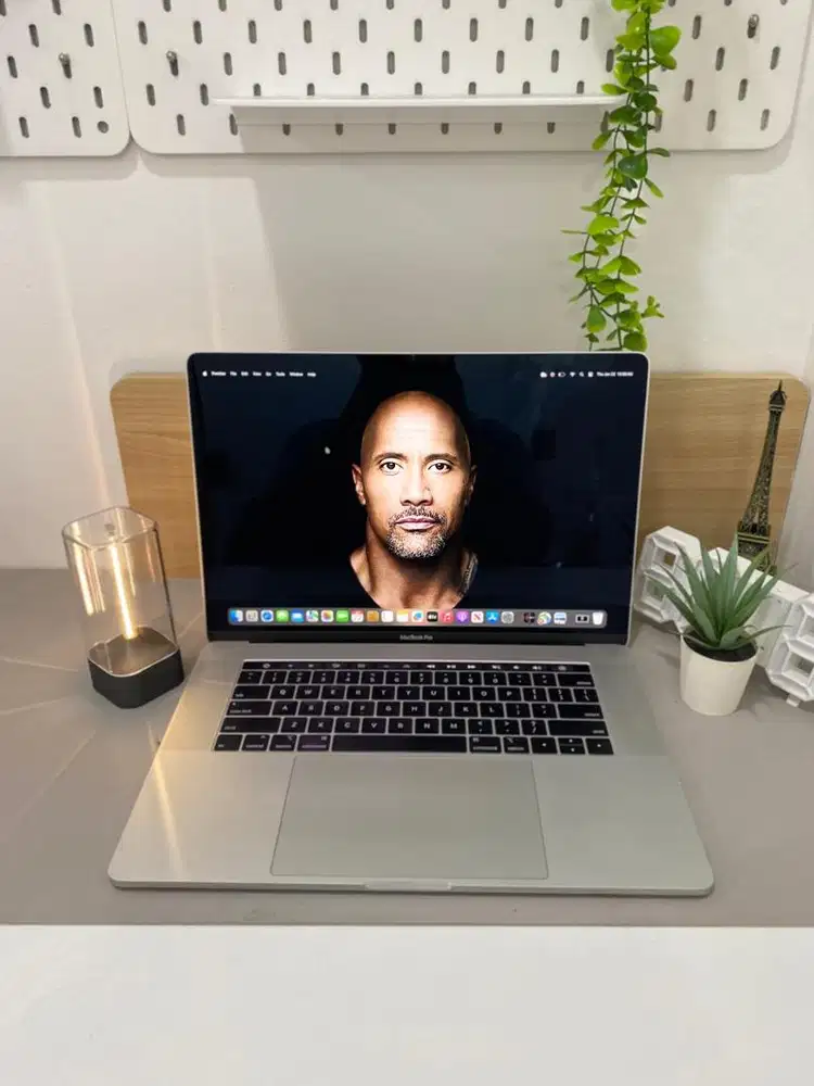 MACBOOK PRO 2018 15INCH RAM 16GB SSD 512GB i7