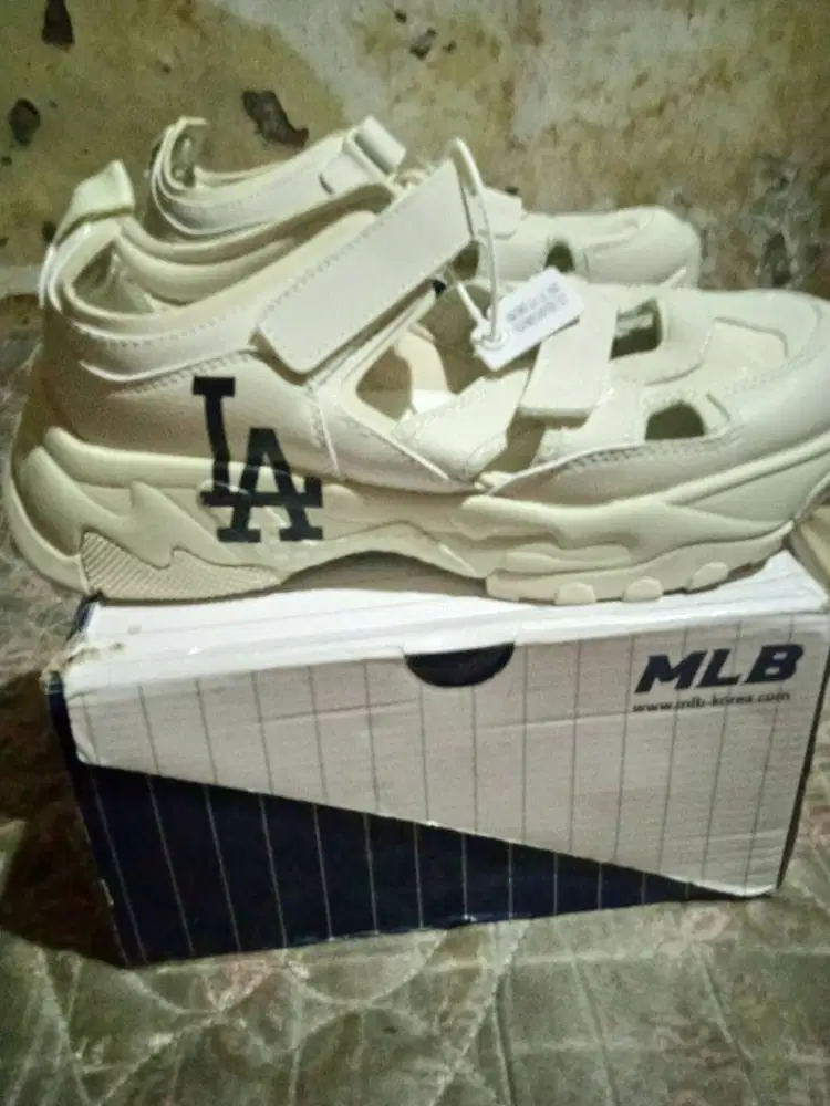 Sepatu MLB like new UK 43
