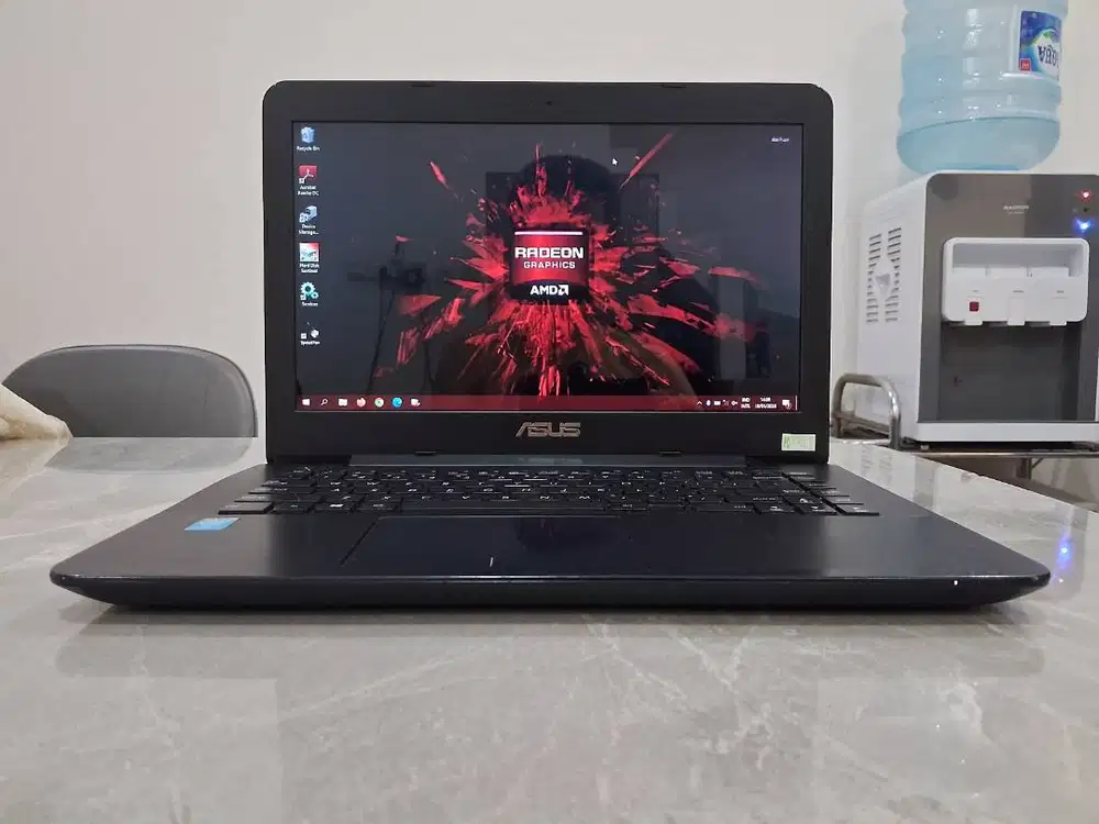 ASUS AMD A10 4Cpu Radeon R6 10Compute 4GB SSD+HDD 628GB Garansi