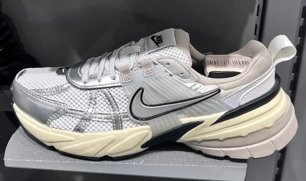 Nike V2K Run Summit White/Metallic