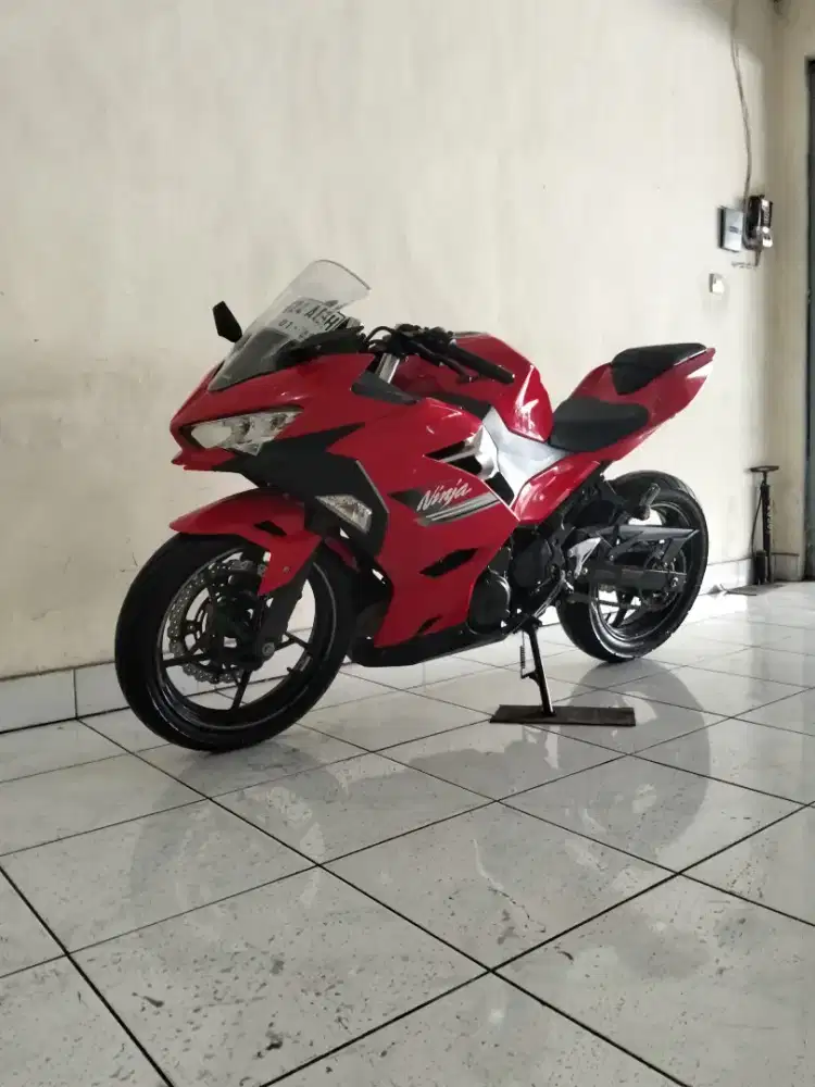 DP 8 JT/ BUNGA MENURUN 2% / KAWASAKI NINJA FI 250 TAHUN 2023