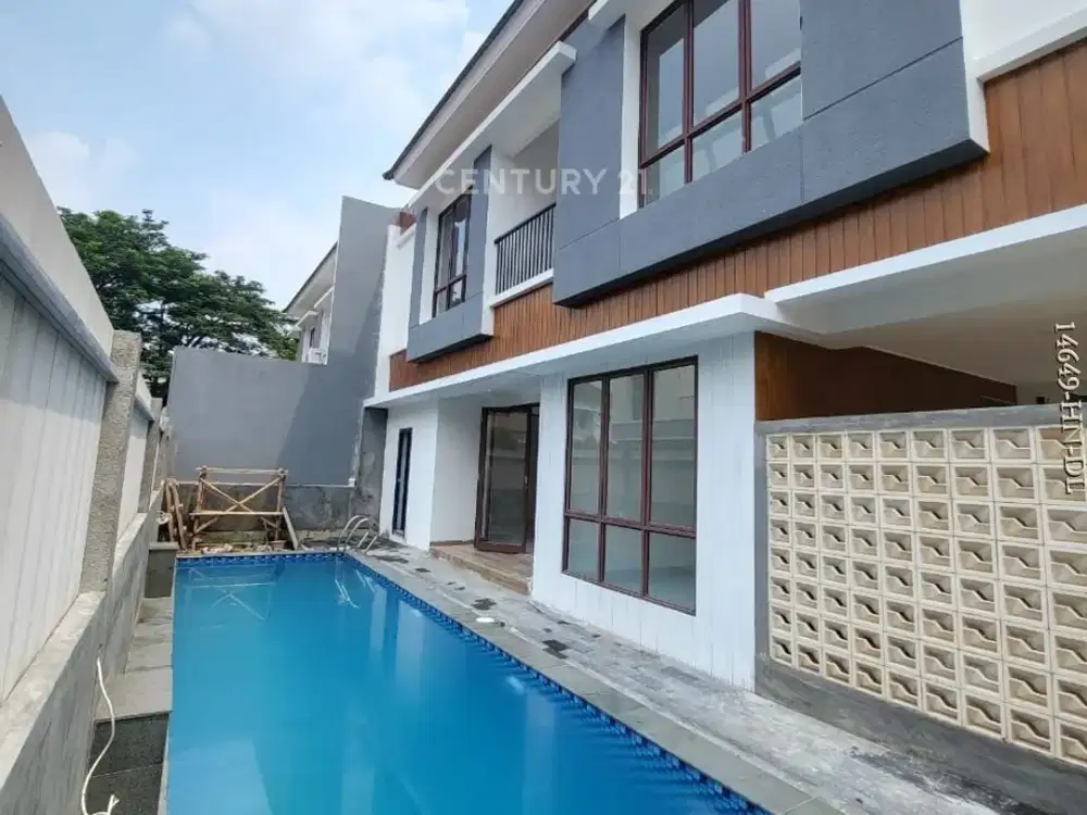 HOT SALE Rumah sudah renovasi siap huni posisi hook ada kolam renang di Discovery Bintaro
