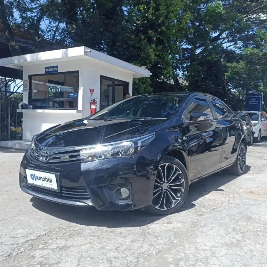 DP MURAH Toyota Corolla Altis 1.8 V Bensin-AT 2016 Hitam C2FLD