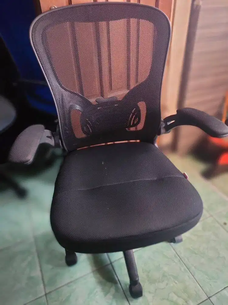 KURSI KANTOR BEKAS NYAMAN