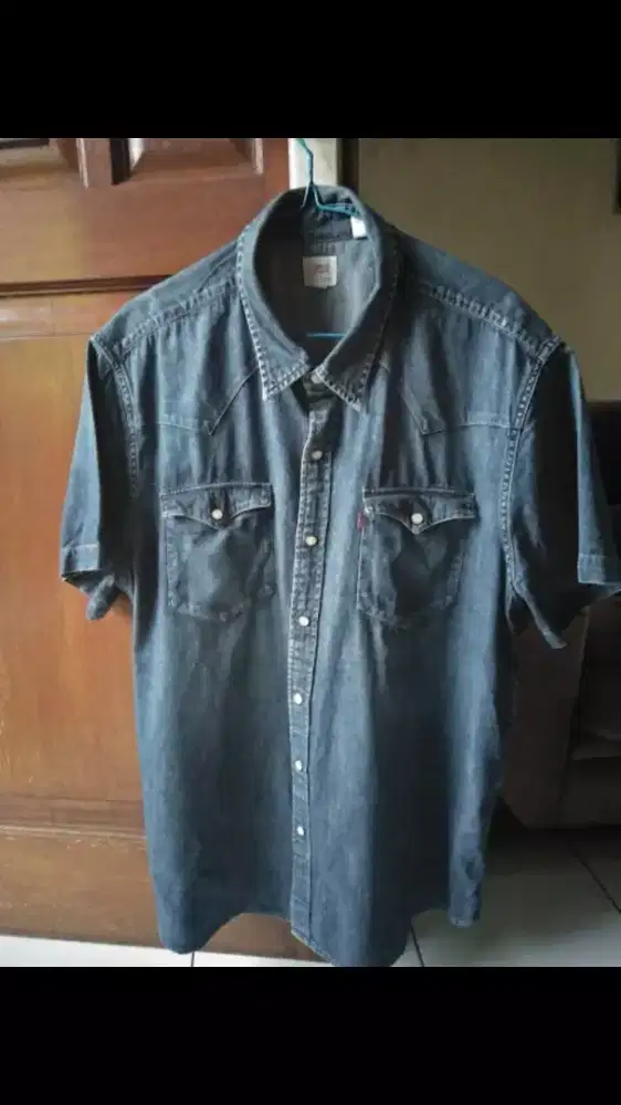 Kemeja Levis tangan pendek