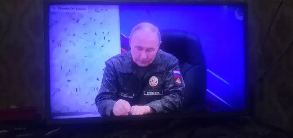 TV LED 32 IN merek Polytron