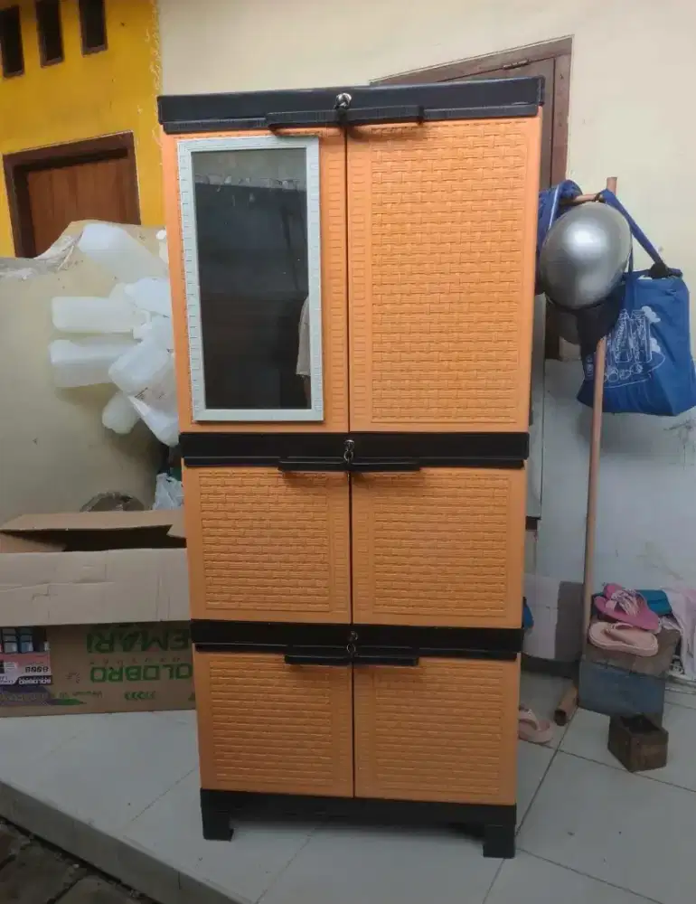 Promo Murah Lemari Plastik Jumbo 4 Susun Kaca Full Kunci nya