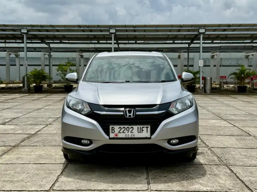Honda HRV E 1.5 AT. Tahun 2017/2018. Silver. Low km. Perfect cond