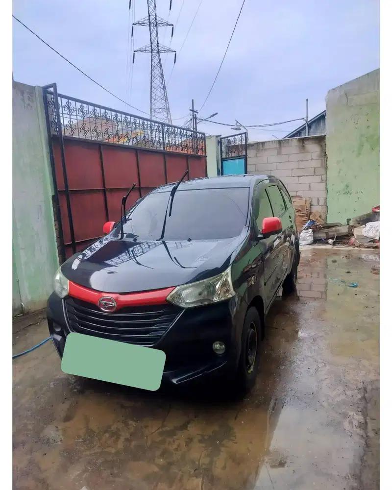 Daihatsu Xenia Hitam tahun 2015