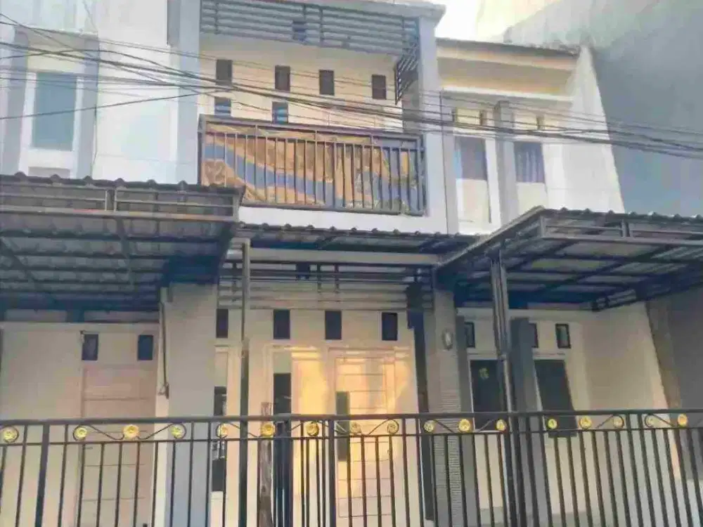 rumah strategis 2 lt di saxofone dekat suhat dan kampus UB Brawijaya UNMUH UIN UNISMA. dalam perumahan