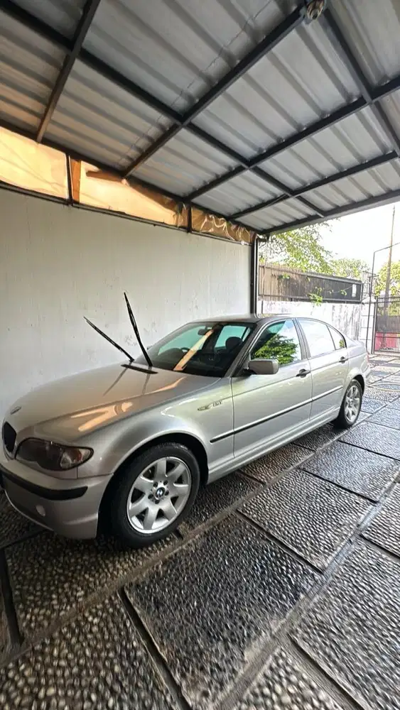 BMW 318i 2004 Bensin