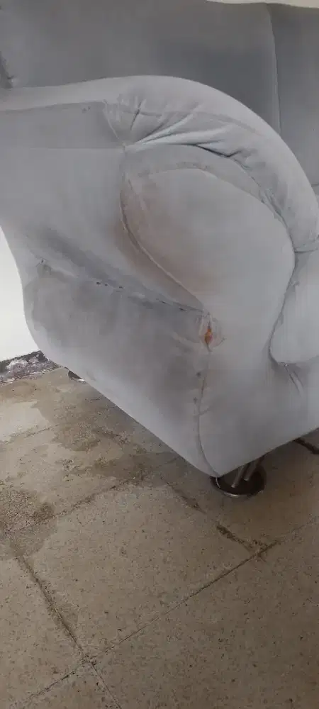 Sofa bekas layak pakai