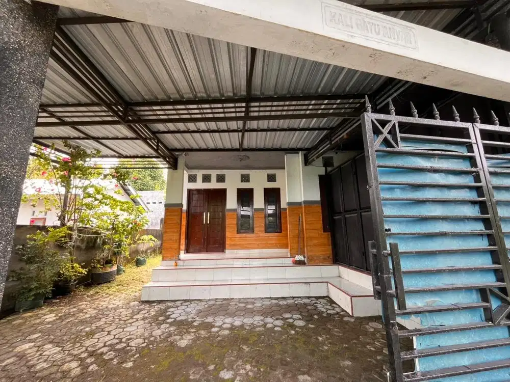 DI JUAL RUMAH TOMBER LOKASI SANGAT STRATEGIS DEKAT DENGAN BANDARA