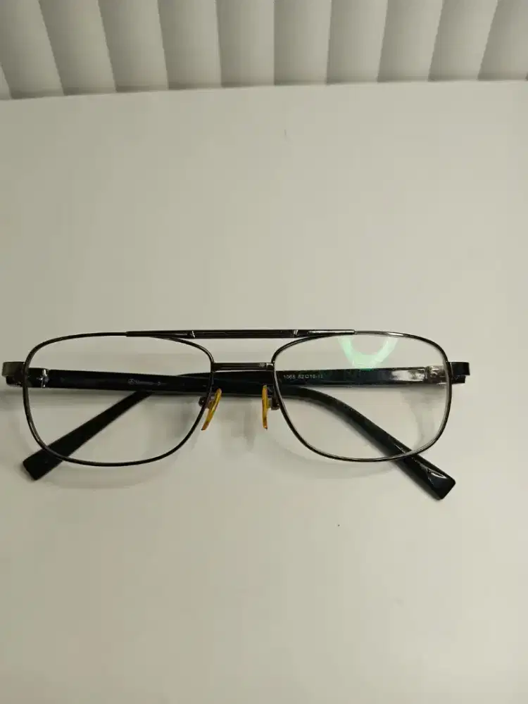 Preloved Frame Kacamata mercedez (lensa hilang 1 jual frame ya aja)